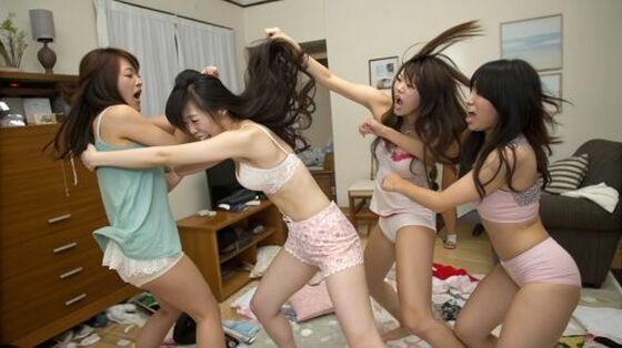 女同士の喧嘩は美しい キャットファイト Catfight レズビアン レズビアンバトル 百合 AI写真集、AI動画集  2d_553284
