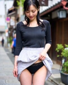 【490枚】街中を歩いている女性のパンティを路地裏で撮影